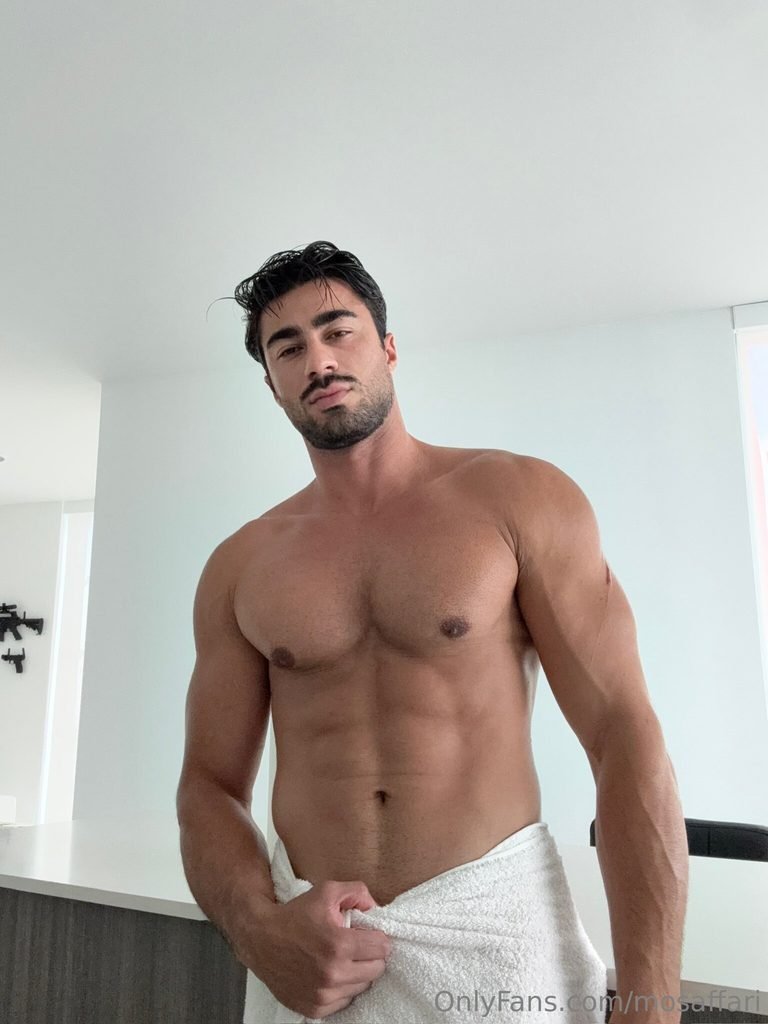 Mohammadali Saffari @mosaffari shirtless pose