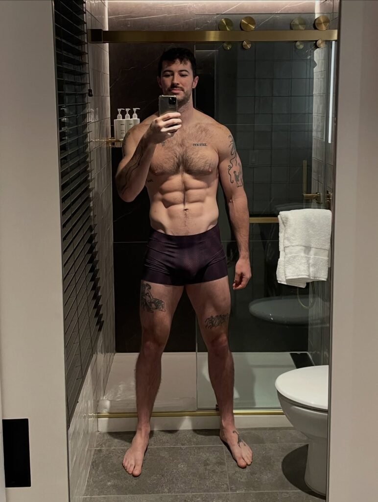Dennis Nash professional himbo muscle pose