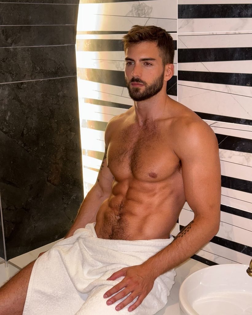 Vince Torres (@vince.torres), London-based fitness enthusiast and personal trainer