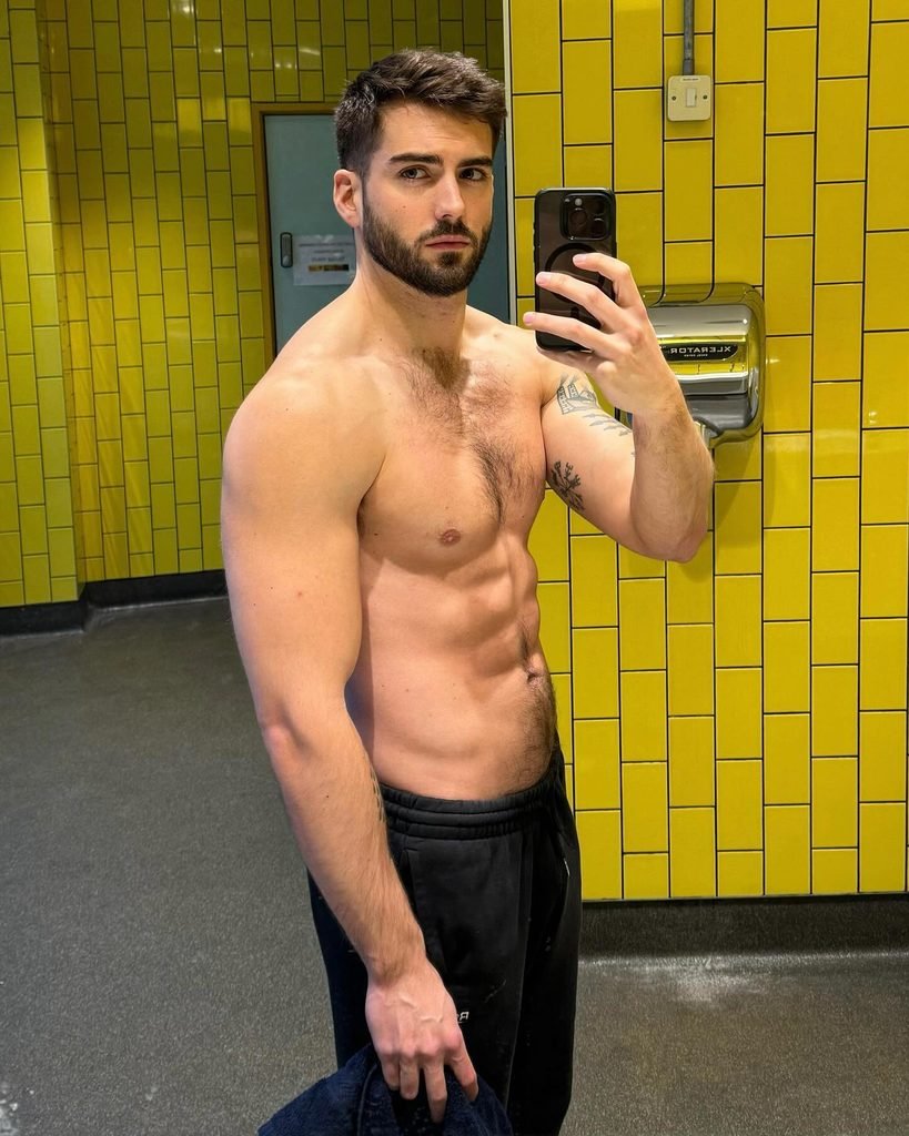 Vince Torres (@vince.torres), personal trainer and fitness model in London