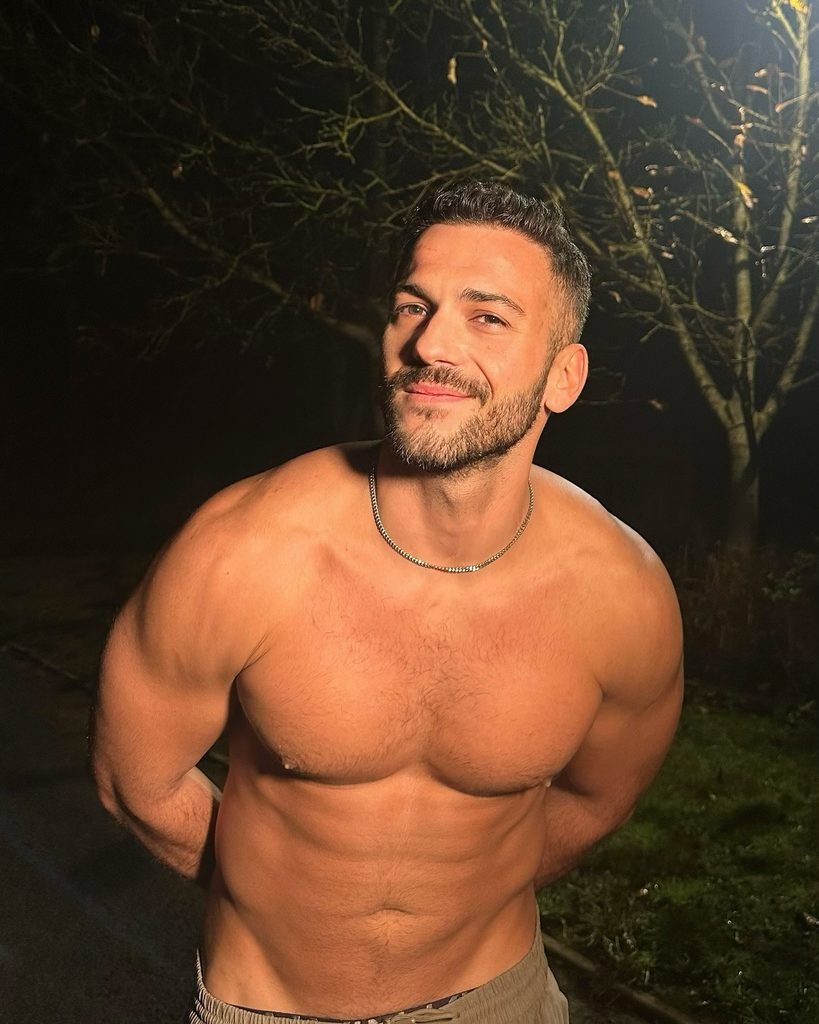 Antonio Velez (@antoniovelezxx) photo