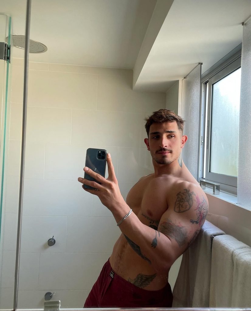Manuel Kornisiuk, Argentine hunk, final shot