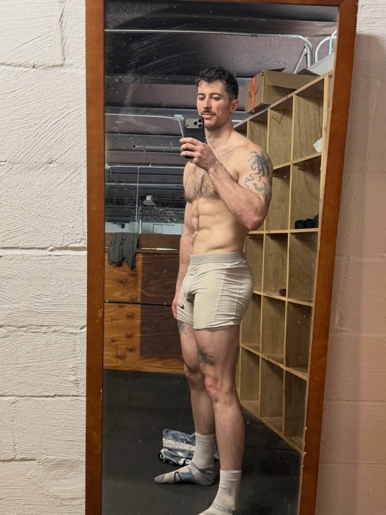 Dennis Nash hunk muscular body photo