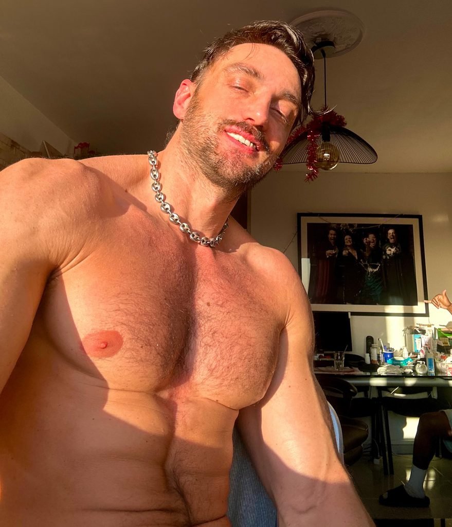 Andrea Fioravanti gym selfie