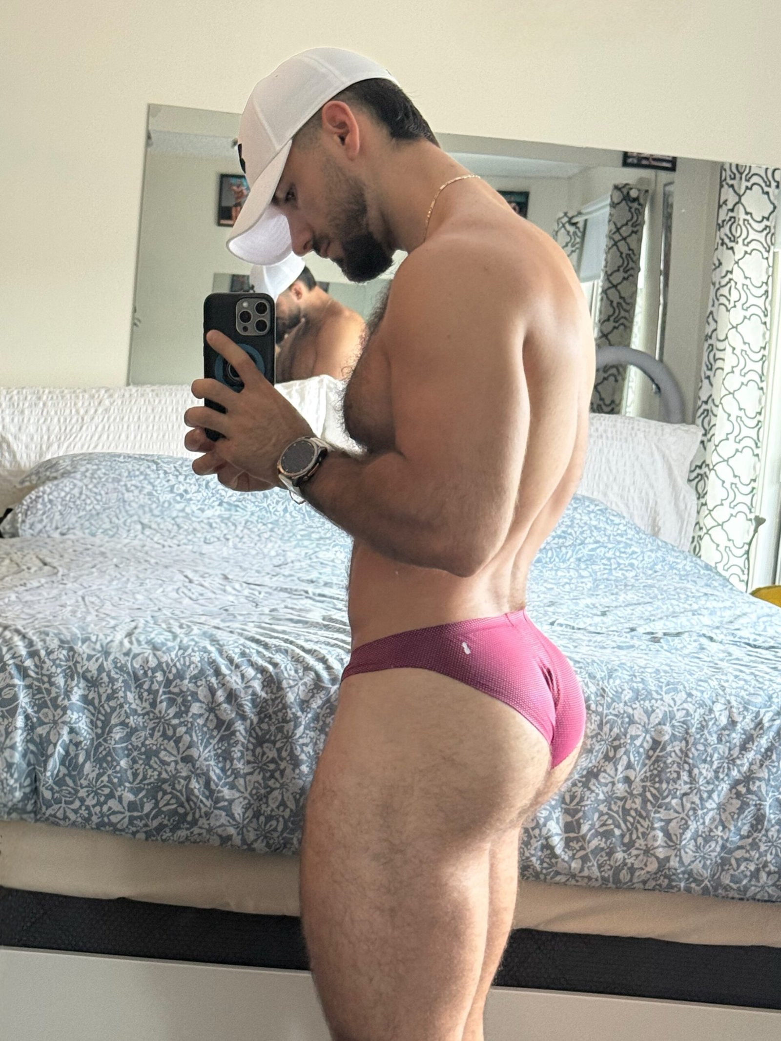 Shirtless gym content, toned and teasing